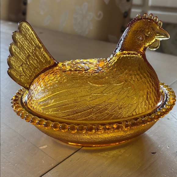 Vintage Indiana Glass Hen on a Nest - Picture 2 of 15